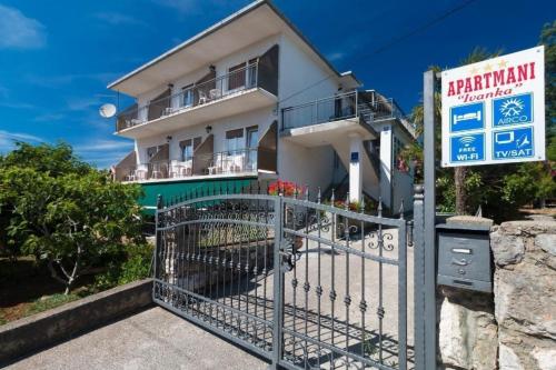 Ferienwohnung in Selce mit Terrasse, Grill und Garten