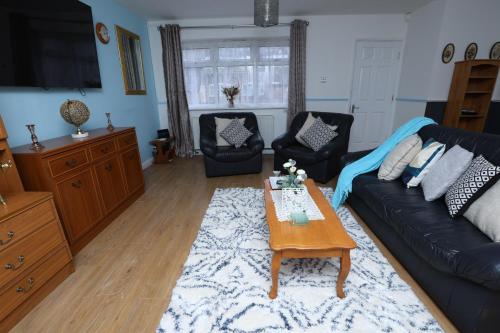 a living room with a couch and a coffee table at BEAUTIFUL 4 BED HOUSE IN Cul-De-Sac in Erith