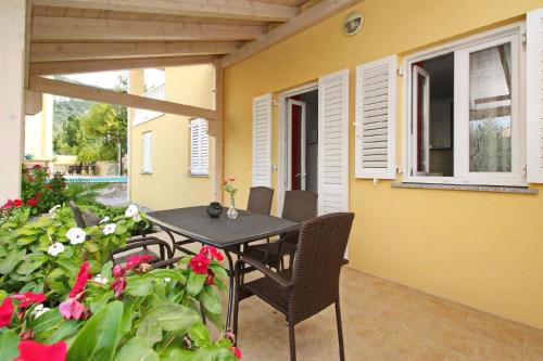 Tolles Appartement in Baška mit Eigener Terrasse