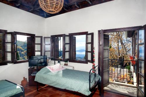 Posteľ alebo postele v izbe v ubytovaní Maria's Cozy Loft in Makrinitsa