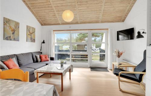 Χώρος καθιστικού στο 1 Bedroom Pet Friendly Home In Humble