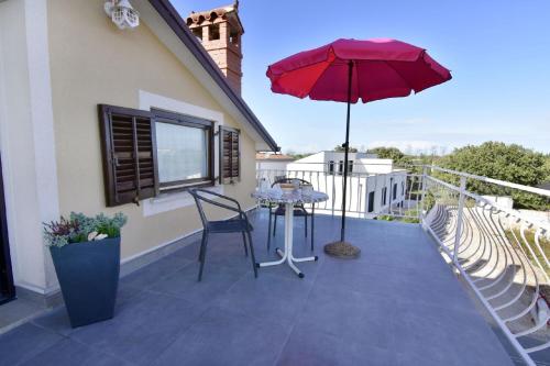 Balkoni atau teres di Einfache Wohnung Silva mit Terrasse