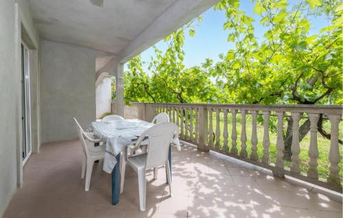 Lovely Apartment In Lopar With Wifi