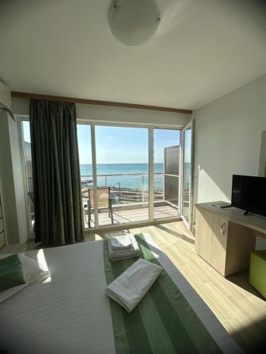 Ένα ή περισσότερα κρεβάτια σε δωμάτιο στο Pensiunea Andra