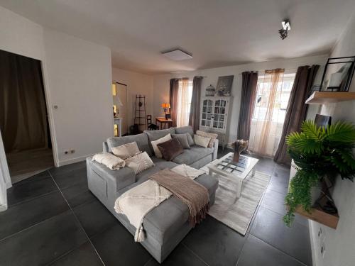 a living room with a couch and a table at Appt ville campagne in Thiviers