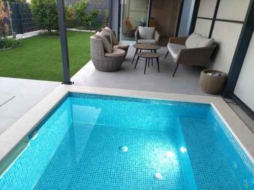 UNIQUE Trogir - garden with PRIVATE heated massage POOL ONLY FOR YOU