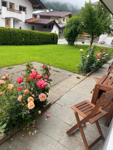 Taman di luar Ferienwohnung - Gwiggner Daniela im Haus Bergfried