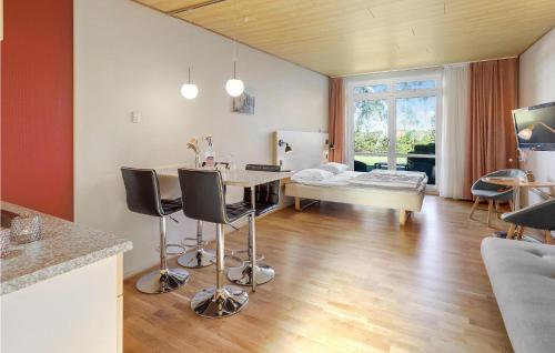 Χώρος καθιστικού στο Stunning Apartment In Allinge With Wifi