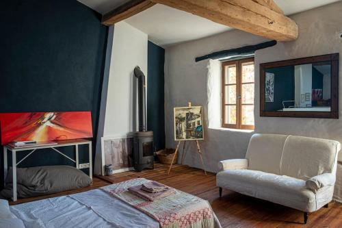 Photo de la galerie de l'établissement Charming 3-bedroom stone village house in Caunes, à Caunes-Minervois