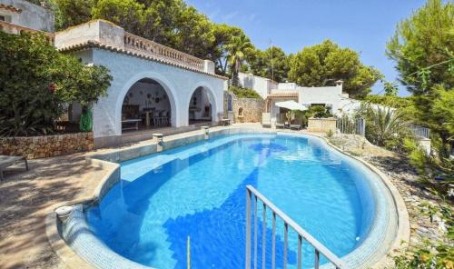 Πισίνα στο ή κοντά στο Unglaubliche Villa mit Meerblick und Pool