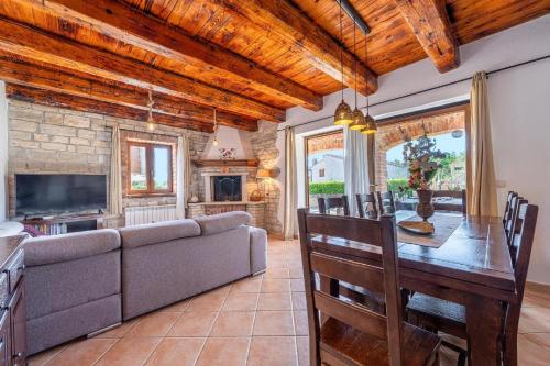 a living room with a couch and a table at Ferienhaus in Butkovići mit Privatem Pool in Butkovići