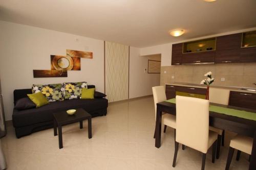 Wohnung in Baška mit Grill und gemeinsamem Pool