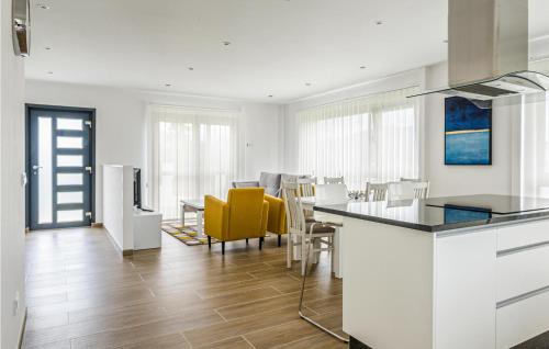 A kitchen or kitchenette at Awesome Home In Noia With Wifi