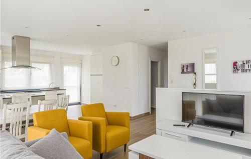 A television and/or entertainment centre at Awesome Home In Noia With Wifi