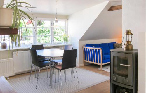 Χώρος καθιστικού στο 2 Bedroom Nice Apartment In Gudhjem