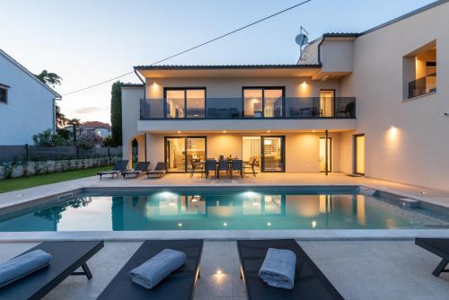 Villa Domenica Medelina 5. City center, pool, jacuzzi, sauna