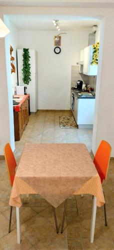 a kitchen with a table and chairs in a room at B&B Vetralla in Fabriano