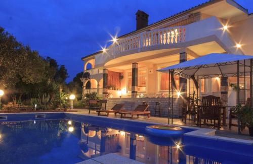 Villa Natalia Peroj, mit privaten Pool