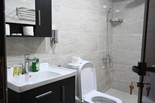 Ένα μπάνιο στο Maraheb Luxury camp