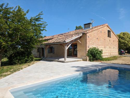 Gite Mondurausse - avec piscine et vue sur la vallée