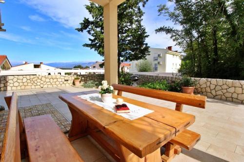 Apartment Ivanka-200m vom Meer, mit Terrasse