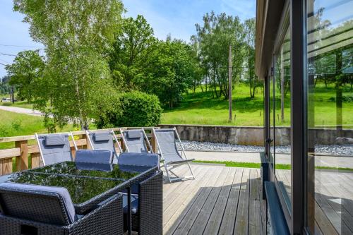 Κήπος έξω από το Chalet le Brusyna avec jacuzzi