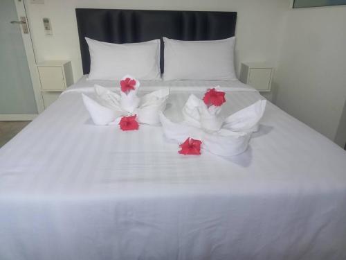 Postel nebo postele na pokoji v ubytování Baan TaLay Hostel