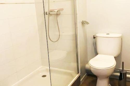 a bathroom with a toilet and a glass shower at Port-Guillaume, résidence de vacances avec mer & piscine in Dives-sur-Mer