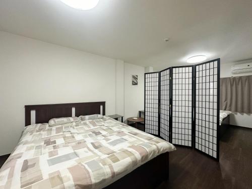 a bedroom with a large bed in a room at 日本屋 in Osaka