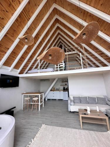 a living room with a couch and a table at Hangalov in Ardeşen