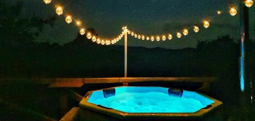 a hot tub with a string of lights at Johanca in Obrov