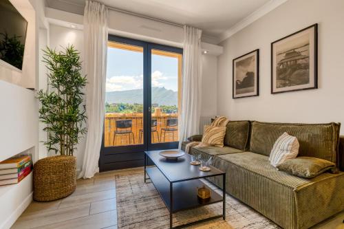 Photo de la galerie de l'établissement Stay&Go des Monts - Centre-Ville - Parking Privé - 20 min du Lac, à Aix-les-Bains