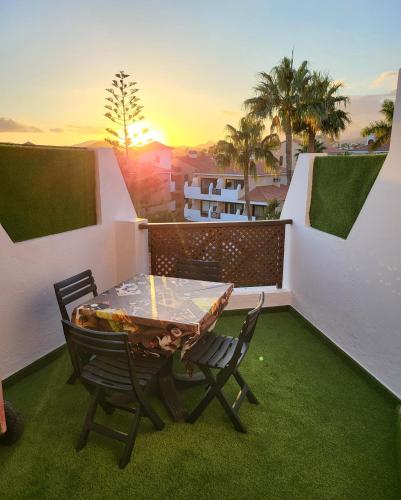 Moderno y luminoso ático con vistas y piscina