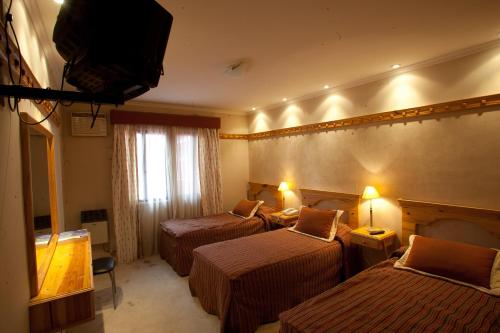 Un pat sau paturi într-o cameră la Hotel " Rio Grande "