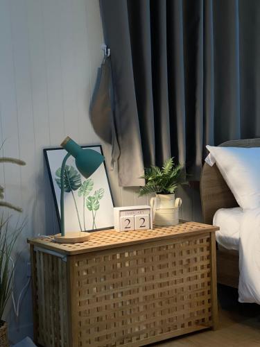 a table with plants on it next to a bed at บ้านไร่ฟ้าสวย Nordic 02 in Ban Kom
