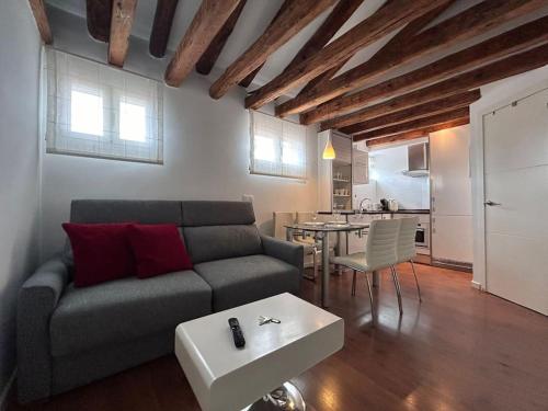 Emblematic flat in Madrid Central - Arenal