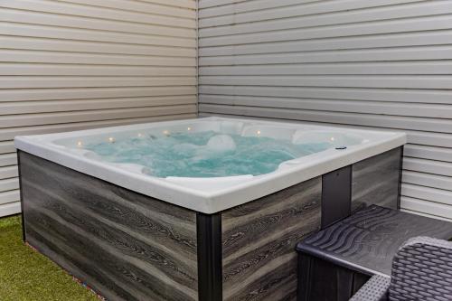 a jacuzziificialificialificialificialificialificialificialificialificialificialificial at Paradis des bulles in Châteaudun