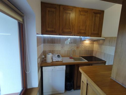 Η κουζίνα ή μικρή κουζίνα στο Spichlerz Apartmanety