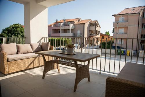 A-Seven Apartments