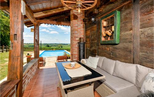 a living room with a couch and a table at Lovely Home In Starcevljani in Starčevljani