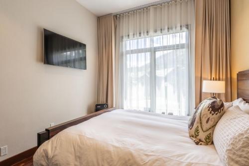 a bedroom with a large bed with a window at Snowcreek V 731 in Mammoth Lakes