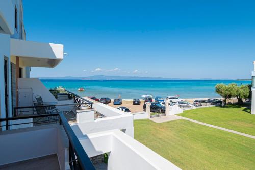 Moana Seafront Maisonette by RentalsPro - Pefkohori Halkidiki