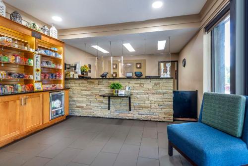 a waiting room with a counter and a chair in a store at Comfort Inn Asheville East-Blue Ridge Pkwy Access in Asheville
