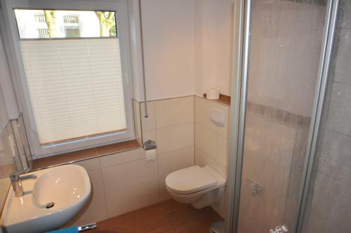 Ένα μπάνιο στο Ferienhaus Zur Alten Maar, 65332