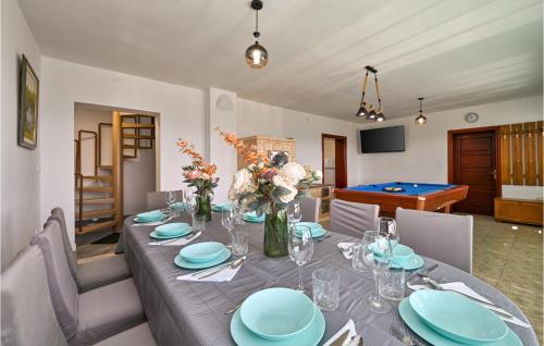 Χώρος καθιστικού στο Cozy Home In Madzarevo With Kitchen