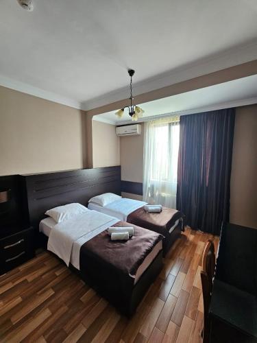 Postel nebo postele na pokoji v ubytování Kobuleti Pearl Of Sea Hotel & Spa