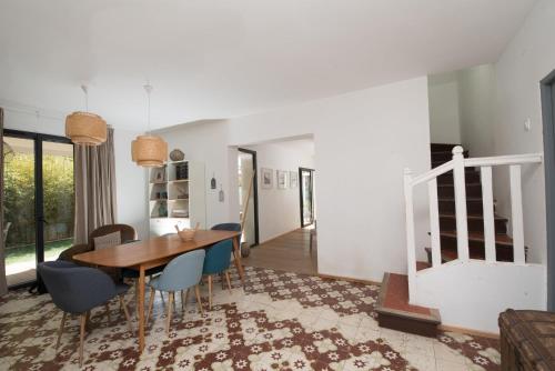 Ένα ή περισσότερα κρεβάτια σε δωμάτιο στο Seasun