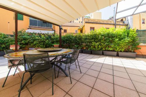 Nettuno Apartment - Private Garden in Bologna Center photo 42