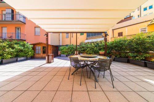 Nettuno Apartment - Private Garden in Bologna Center photo 4