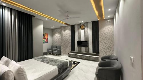 Posezení v ubytování Multan Swiss Hotel